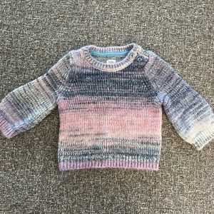 Gently worn & in great condition Gap Baby Ombre Crewneck Sweater 3-6 months